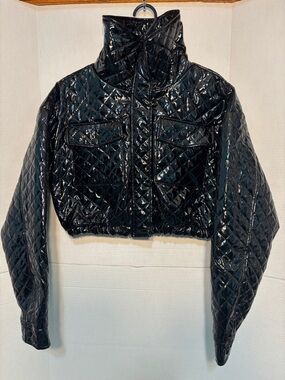 Fashion Nova Women’s M Black Quilted Glossy Cropped Puffer Jacket